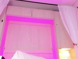 ivannaawest's live room