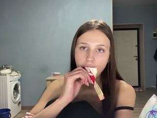 Live webcam model lakiadunkel on Soda Cams