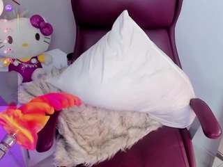 leahrouss live on CamSoda