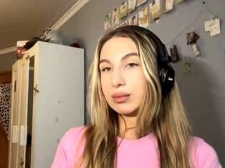 Live webcam model ludivinaobrein on Soda Cams