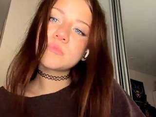 Live webcam model lunahall on Soda Cams