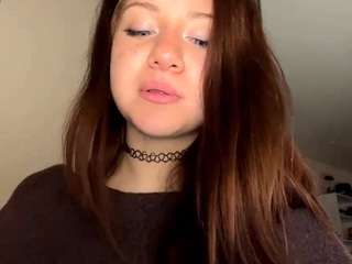 Live webcam model lunahall on Soda Cams