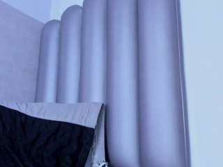 Live webcam model pitufa-23 on Soda Cams