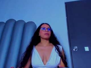 Live webcam model pitufa-23 on Soda Cams