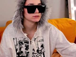 Live webcam model ronnie-rav on Soda Cams