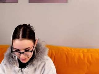 Live webcam model ronnie-rav on Soda Cams