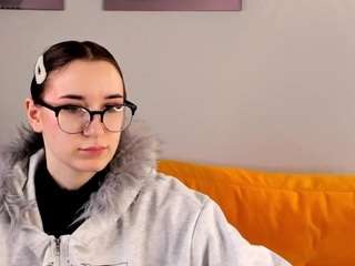 Live webcam model ronnie-rav on Soda Cams