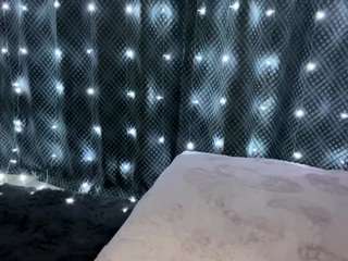 roniwieberg's CamSoda show and profile