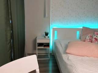 elara-vee's CamSoda show and profile