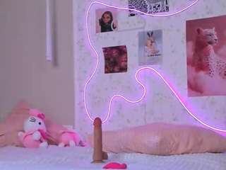 elara-vee Live Webcam on CamSoda