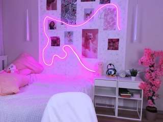 Live webcam model elara-vee on Soda Cams