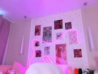 elara-vee Live Webcam on CamSoda