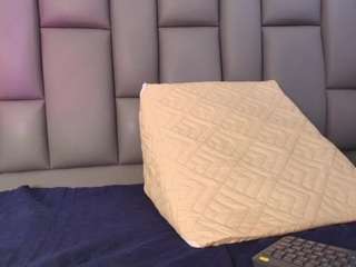 kissme-luna Live Webcam on CamSoda