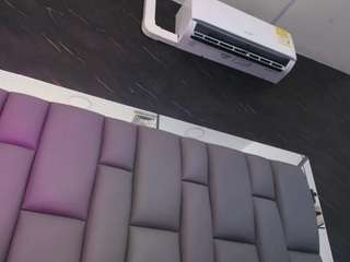 kissme-luna's CamSoda show and profile