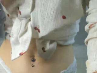 Live webcam model peachwhisper on Soda Cams