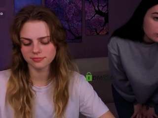 naya-may's CamSoda show and profile