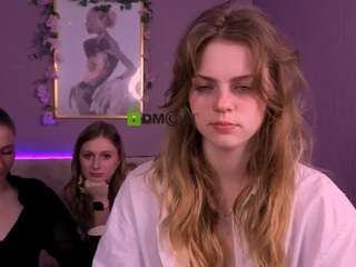 naya-may's CamSoda show and profile