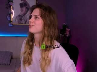 naya-may's CamSoda show and profile