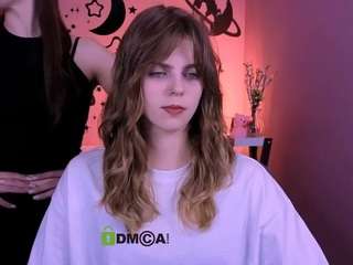 Questo modello è in diretta ora. naya-may