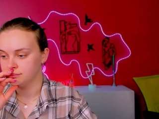 veri-ni's CamSoda show and profile