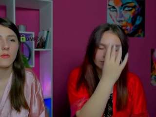 veri-ni's CamSoda show and profile