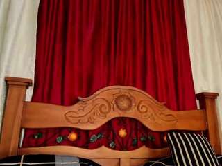 jenifer-lux's CamSoda show and profile