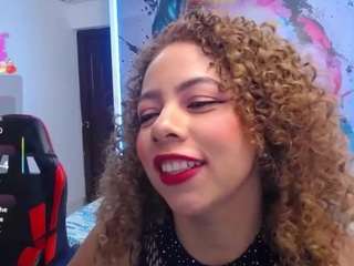 thalia-mills19 Live Webcam on CamSoda