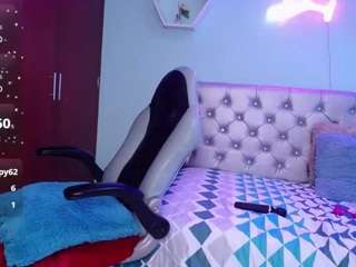 thalia-mills19 Live Webcam on CamSoda