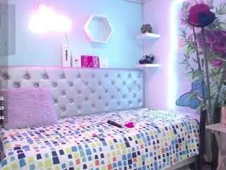 thalia-mills19 live cam preview