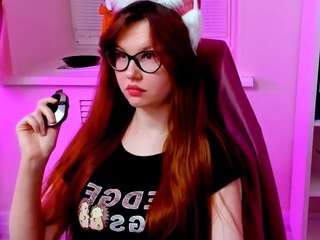 carolcat, female webcam model,  years old, on live webcam