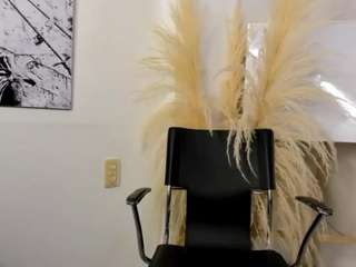 Live webcam model isa-valverde on Soda Cams