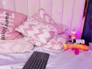 isa-valverde Live Webcam on CamSoda