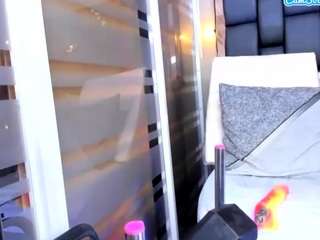 isa-valverde's CamSoda show and profile