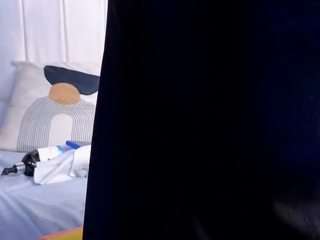 isa-valverde's CamSoda show and profile