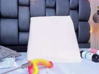 isa-valverde Live Webcam on CamSoda