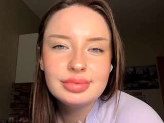 Live webcam model katiecassagne on Soda Cams