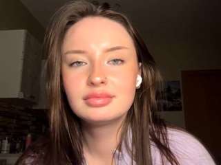 Live webcam model katiecassagne on Soda Cams