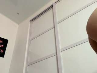 livsalim from CamSoda