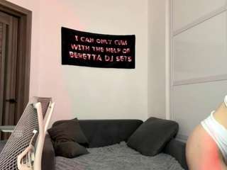 livsalim from CamSoda