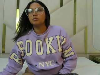 Live webcam model lunnarosee on Soda Cams