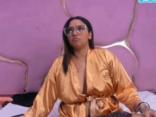 Live webcam model lunnarosee on Soda Cams