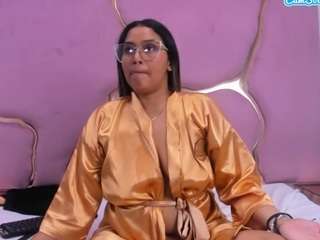 Live webcam model lunnarosee on Soda Cams