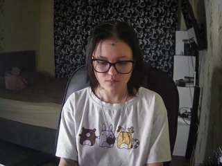 Live webcam model claudiamcclenon on Soda Cams