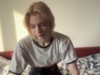 laylarusso, female webcam model,  years old, on live webcam