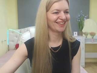 Model ini sedang live sekarang. melissatylerbb