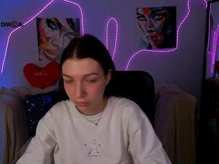 linda-lie, female webcam model,  years old, on live webcam