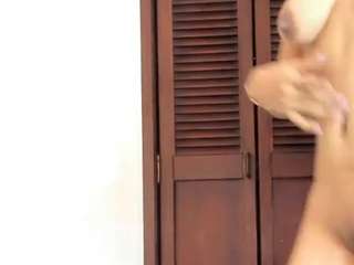 angie-leonn's CamSoda show and profile