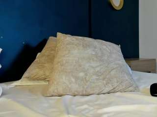 angie-leonn live webcam show
