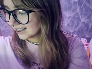 Live webcam model jonieganji on Soda Cams