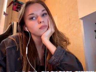 Live webcam model katelyall on Soda Cams